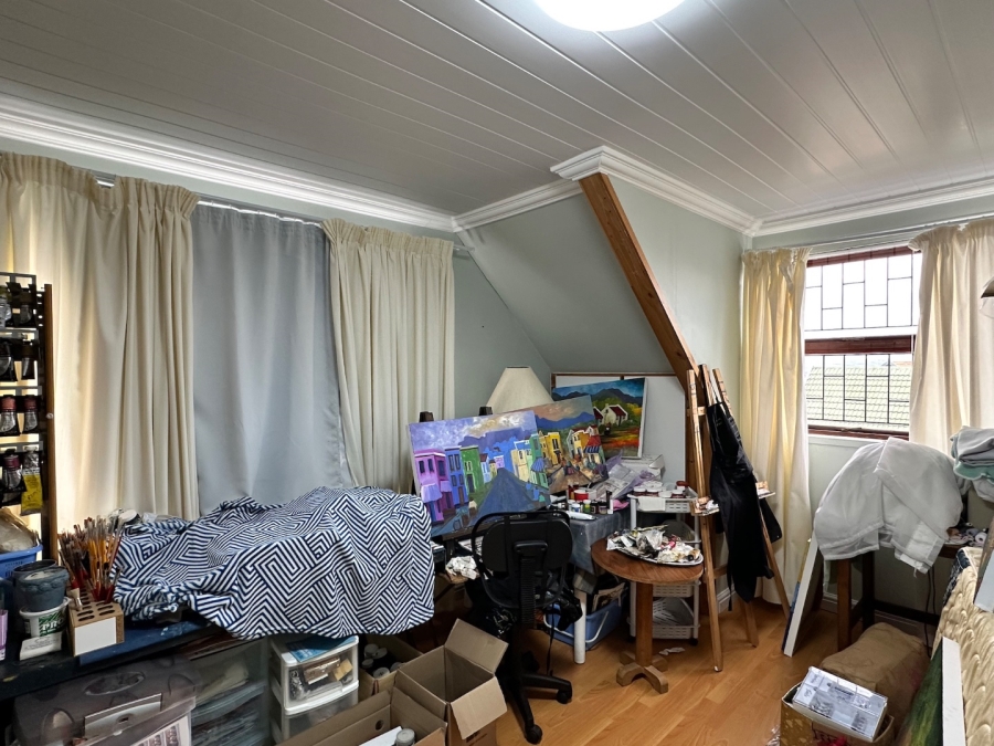 4 Bedroom Property for Sale in Hartenbos Heuwels Western Cape